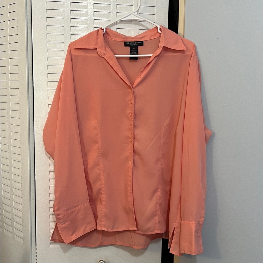 Jennifer Lloyd Women’s 1X Peach Button Down Blouse